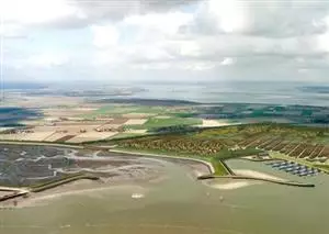 Climate proof sea defences with a green twist