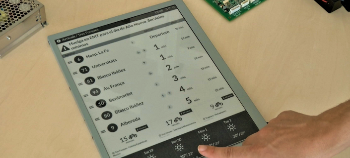 E-ink panels and blockchain-based services: new smart mobility tools tested in Spain