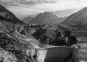 Italy, Vajont “tsunami” and Malborghetto-Valbruna floods: such different lessons from the past